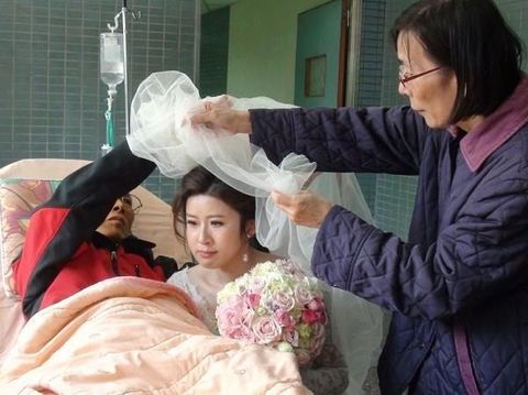 Haru! Sakit Keras dan Terbaring di RS, Ayah Ini Jadi Saksi Putrinya Menikah