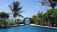 Sewa kamar hotel tersebut dibanderol mulai dari £ 395 atau setara Rp 7,7 juta semalam. Para tamu dapat bermalam di properti dan memanfaatkan kolam renang yang menakjubkan. Istimewa/Thesun.