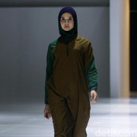 Fashion show busana muslim terbaru L.tru yang mengangkat tema Lets Talk di Ballroom Fairmont Hotel Jakarta. Rabu [12/4/2018]. [Foto: Mohammad Abduh/Wolipop].