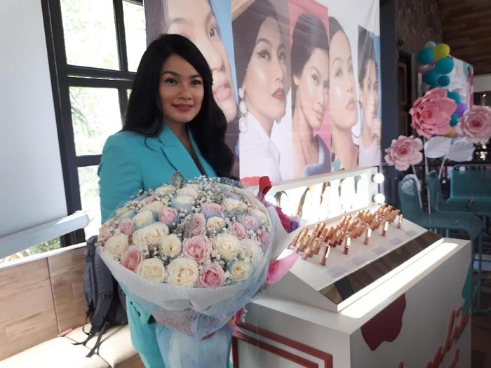 Titi Kamal rilis produk kosmetik. Foto: Instagram/@titi_kamal Titi Kamal rilis produk kosmetik. Foto: Instagram/@titi_kamal