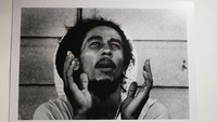 Bob Marley tercatat masih menghasilkan setidaknya Rp 300 miliar setelah meninggal dunia dari karya musik dan hal lain yang menggunakan namanya. Foto: Chris Jackson/Getty Images