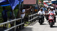 Ia beberapa kali terlihat mengendarai motor di sela-sela kunjungan kerjanya. Foto: Dok. Biro Pers Setpres