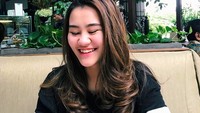   Foto ini jadi bukti kalau Aaliyah doyan dessert. Buktinya ia menulis, “Happiest when I have my dessert served.” Foto: Instagram aaliyah.massaid