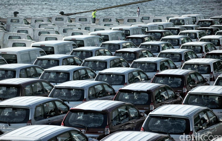 Ekspor mobil-mobil yang diproduksi di Indonesia. Foto: Pradita Utama Ekspor mobil-mobil yang diproduksi di Indonesia. Foto: Pradita Utama