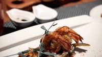 Foto makanan banyak tersebar di galeri instagramnya. Misalnya udang panggang yang ini. Meski porsinya kecil tapi tampak menggoda ya. Foto: instagram @irwansyah_15