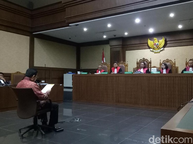 Novanto Bantah Kesepakatan Fee dan Intervensi Anggaran e-KTP Novanto Bantah Kesepakatan Fee dan Intervensi Anggaran e-KTP