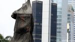 Patung Sudirman yang Bolong Diperbaiki