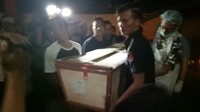 Pelarian Hengki berakhir di peti mayat. Selain Hengky, Poniman juga tewas karena melawan petugas. Adapun Bayu dan Tyas menyerah.
