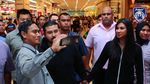Kehebohan Saat Pangeran Johor Bayar Belanjaan Pengunjung Rp 3,5 M