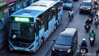 Dengan adanya busway yang bergambar lucu dan unik ini, diharapkan masyarakat bisa lebih tertarik lagi menggunakan transportasi umum.