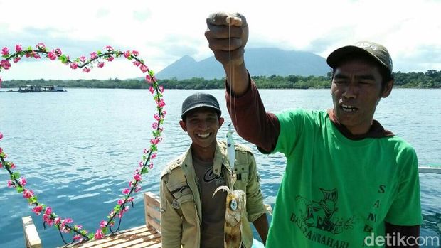 Wisata di tengah laut/