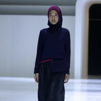 Fashion show busana muslim terbaru L.tru yang mengangkat tema Lets Talk di Ballroom Fairmont Hotel Jakarta. Rabu [12/4/2018]. [Foto: Mohammad Abduh/Wolipop].