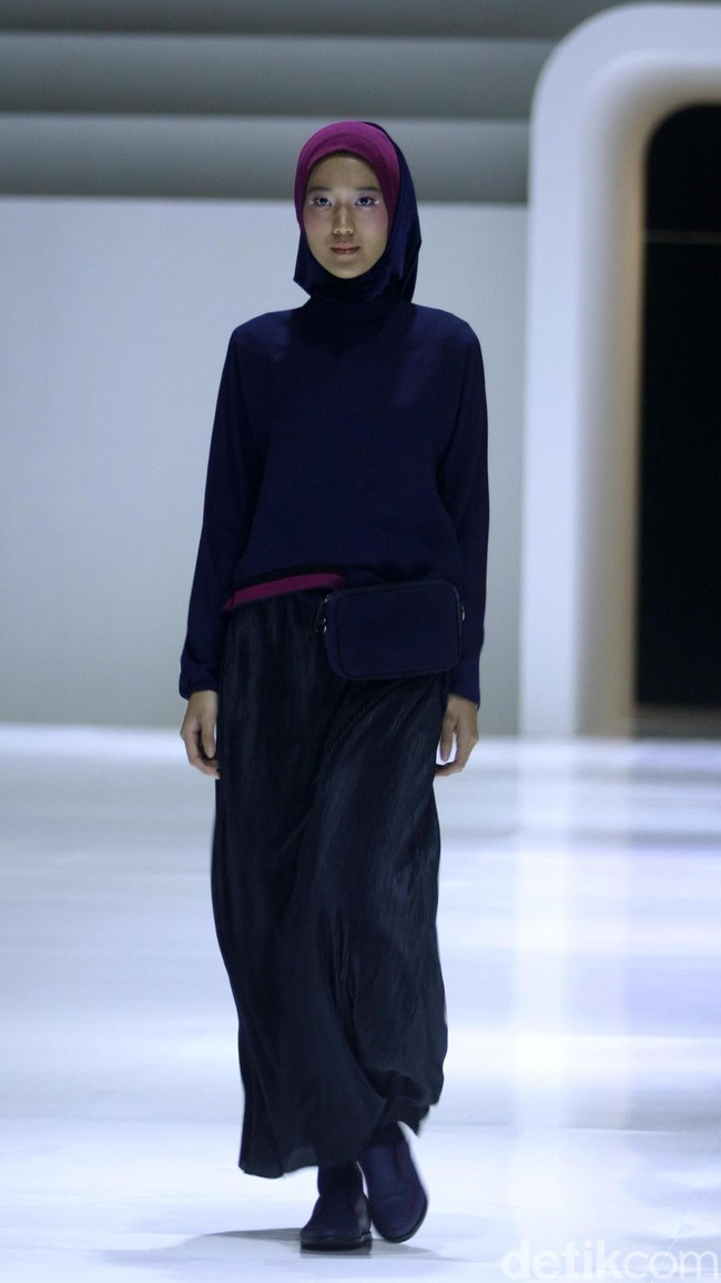 Fashion show busana muslim terbaru L.tru yang mengangkat tema Lets Talk di Ballroom Fairmont Hotel Jakarta. Rabu [12/4/2018]. [Foto: Mohammad Abduh/Wolipop].