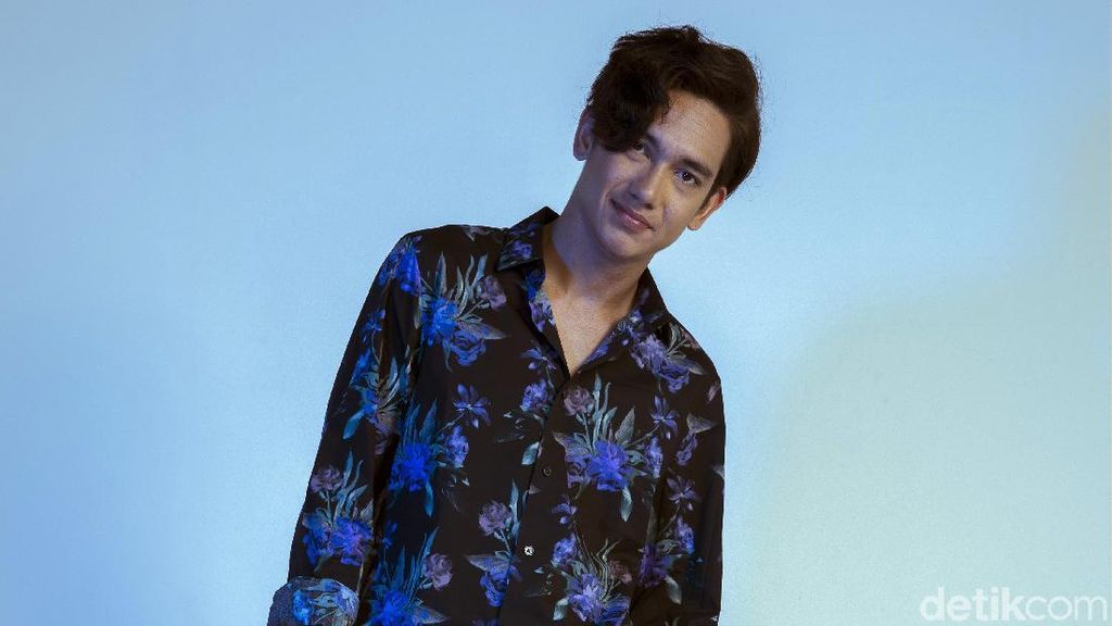 Mau Tahu Cerita Mimpi Adipati Dolken soal Go International?