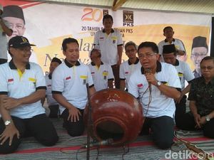 Di Pati, Presiden PKS Resmikan Gardu Khidmat