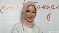 Chacha Frederica saat menghadiri peluncuran produk lipstik Kamalia di kawasan Kebayoran Baru, Jakarta Selatan, Kamis (12/4). Foto: Ismail/detikHOT