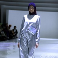 Fashion show busana muslim terbaru L.tru yang mengangkat tema Lets Talk di Ballroom Fairmont Hotel Jakarta. Rabu [12/4/2018]. [Foto: Mohammad Abduh/Wolipop].