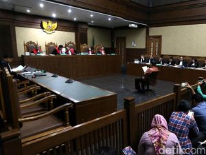 Pengacara Novanto Kutip Dirdik KPK Aris Budiman Saat Pleidoi