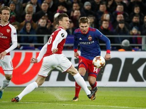 Rencana Arsenal Tak Berjalan, Koscielny Lega Tetap Lolos
