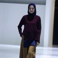 Fashion show busana muslim terbaru L.tru yang mengangkat tema Lets Talk di Ballroom Fairmont Hotel Jakarta. Rabu [12/4/2018]. [Foto: Mohammad Abduh/Wolipop].