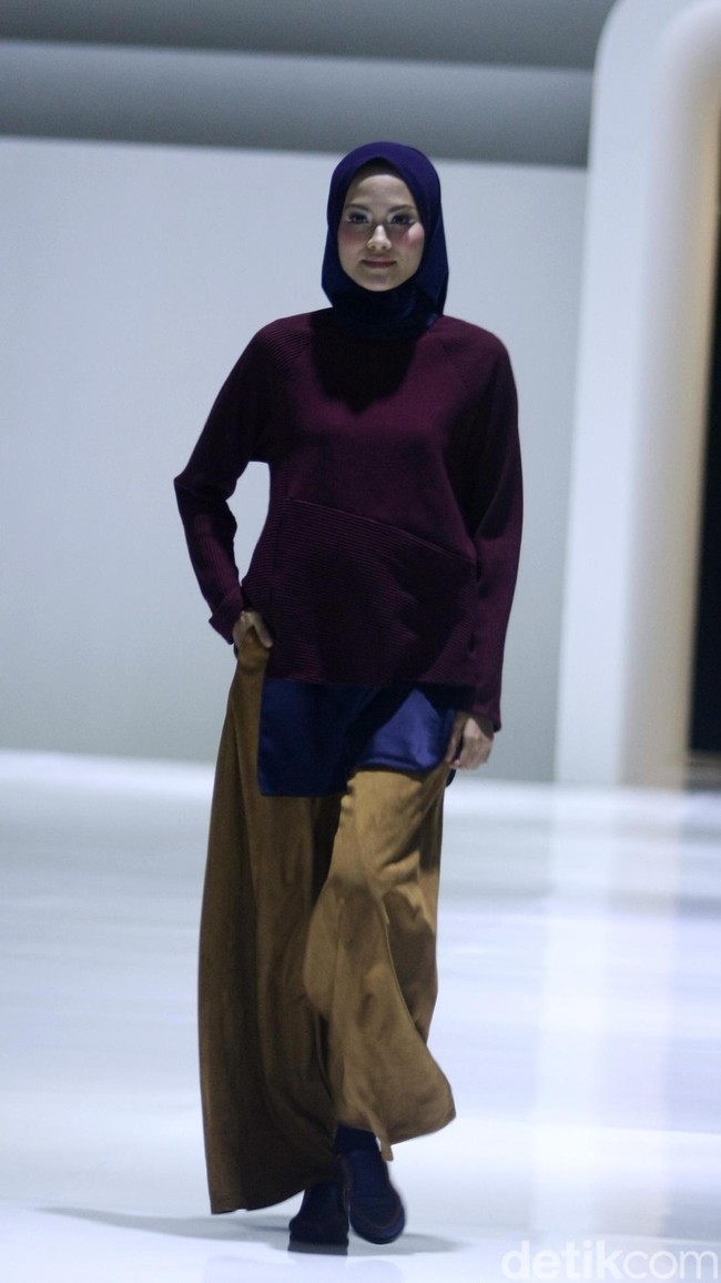 Fashion show busana muslim terbaru L.tru yang mengangkat tema Lets Talk di Ballroom Fairmont Hotel Jakarta. Rabu [12/4/2018]. [Foto: Mohammad Abduh/Wolipop].