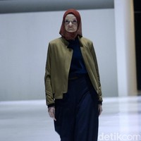 Fashion show busana muslim terbaru L.tru yang mengangkat tema Lets Talk di Ballroom Fairmont Hotel Jakarta. Rabu [12/4/2018]. [Foto: Mohammad Abduh/Wolipop].