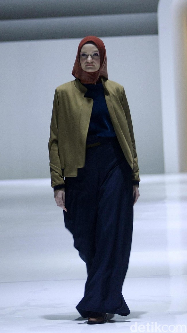 Fashion show busana muslim terbaru L.tru yang mengangkat tema Lets Talk di Ballroom Fairmont Hotel Jakarta. Rabu [12/4/2018]. [Foto: Mohammad Abduh/Wolipop].