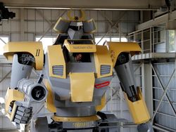 Keren! Pria Ini Bikin Sendiri Robot Raksasa ala Gundam