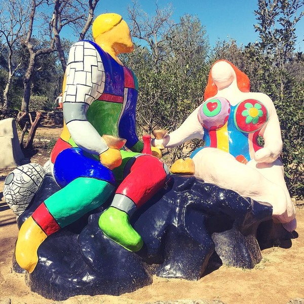 Taman ini didirikan oleh Niki de Saint Phalle, seorang pematung dan pembuat film Prancis. Taman Giardino dei Tarocchi dikerjakan mulai tahun 1987 dan baru dibuka untuk umum pada 15 Mei 1998, 10 tahun. (forkahappiness/Instagram) Taman ini didirikan oleh Niki de Saint Phalle, seorang pematung dan pembuat film Prancis. Taman Giardino dei Tarocchi dikerjakan mulai tahun 1987 dan baru dibuka untuk umum pada 15 Mei 1998, 10 tahun. (forkahappiness/Instagram)