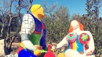 Taman ini didirikan oleh Niki de Saint Phalle, seorang pematung dan pembuat film Prancis. Taman Giardino dei Tarocchi dikerjakan mulai tahun 1987 dan baru dibuka untuk umum pada 15 Mei 1998, 10 tahun. (forkahappiness/Instagram)