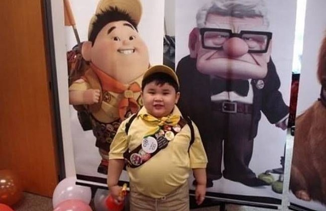 Masih ingat Russel kan, siswa pramuka nan polos berbadan gempal di film Up (2009)?  Ternyata, Russel punya kembarannya di dunia nyata. Sama-sama menggemaskan ya? (Foto: ist.)