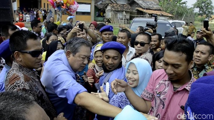 Ketika SBY Dengarkan Curhat Para Petani di Batang