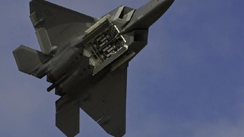 Ada banyak jenis amunisi yang bisa dibawa oleh F-22 Raptor. Foto: Dok. Dephan AS