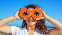 Kalau semangkuk semangka berjumlah 37 kalori, pepaya agak sedikit lebih besar tapi masih bisa dikatakan rendah. Dalam satu cangkir pepaya hanya mengandung 64 kalori. Belum lagi kandungan tiga gram serat, vitamin C yang banyak, folat, dan kalium. Sempurna. (Foto: Ilustrasi/Thinkstock)
