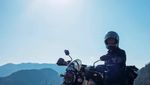Mau Temani Rider Ganteng Ini Keliling Dunia Pakai Motor?