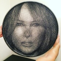 Saso Krajnc juga menciptakan potret wajah istri Donald Trump, Melania Trump, yang kebetulan juga berasal dari Slovenia. (Foto: Instagram/cvernart)