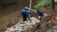 Perbaikan turap sudah dimulai sejak Februari lalu.