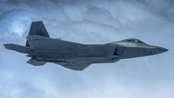 Kecepatan maksimal F-22 mencapai Mach 2, dan punya kemampuan untuk melakukan supercruise, hal yang tak bisa dilakukan oleh F-35. Foto: Dok. Dephan AS