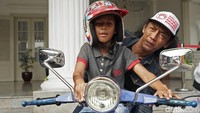  Anak-anak tunanetra tour di balaikota bersama vespagrapy.