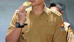 Begini Gaya Makan Zumi Zola Saat Menjabat Sebagai Gubernur Jambi!
