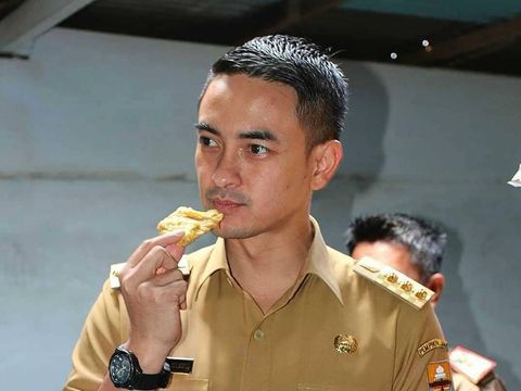 Zumi Zola saat masih menjabat sebagai Gubernur Jambi.