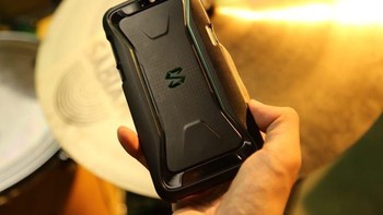 Xiaomi Blackshark versi RAM 6 GB dan ROM 64 GB dibanderol 2.999 yuan atau sekitar Rp 6,5 juta. Foto: Dok. Xiaomi Gaming