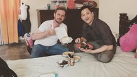 Makan siang sederhana bersama teman, jadi salah satu kegiatan favorit Lucky ditengah waktu luangnya. Foto: Instagram @_luckyperdana