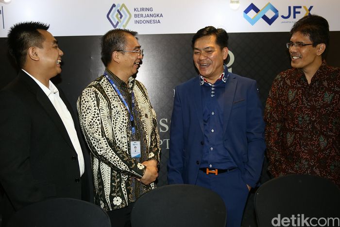Strategi perdagangan berjangka nse