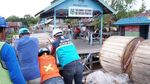 Begini Perjuangan Melistriki Desa Teluk Hiri di Kalteng