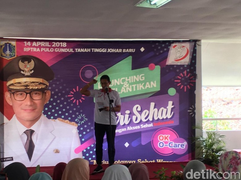 Foto Mejeng di Spanduk, Sandi: Kalau Pak Anies Tahu Saya Kena Marah Foto Mejeng di Spanduk, Sandi: Kalau Pak Anies Tahu Saya Kena Marah