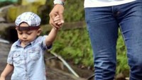 Duda tampan anak satu ini merupakan warga Sukabumi. Sehari-hari ia membuka usaha kecil-kecilan di rumahnya/Foto: Istimewa