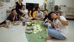 Ini 10 Potret Keren Lucky Perdana Saat Ngeliwet dan Makan Bareng Istri