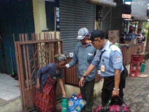 Pasutri NTT Nekat Minta KIS ke Jokowi untuk Berobat