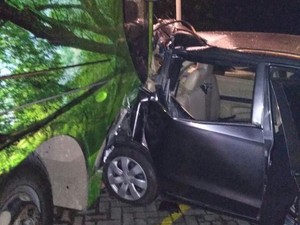 Rem Blong, Bus Wisata Tabrak 5 Mobil di Restoran Puncak